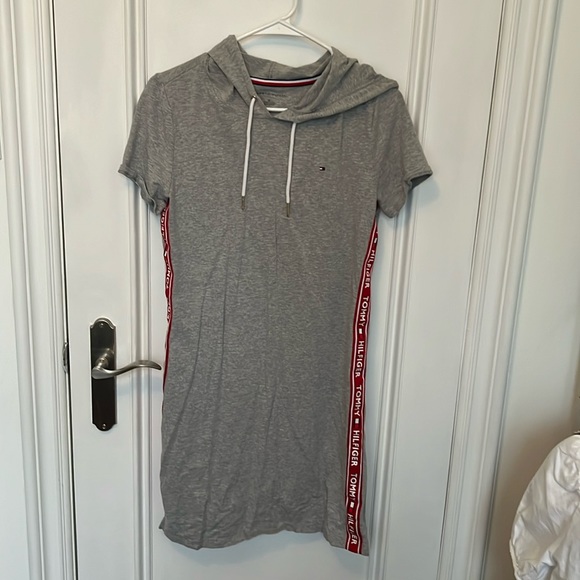 Tommy Hilfiger T-shirt, dress size small - Picture 1 of 2